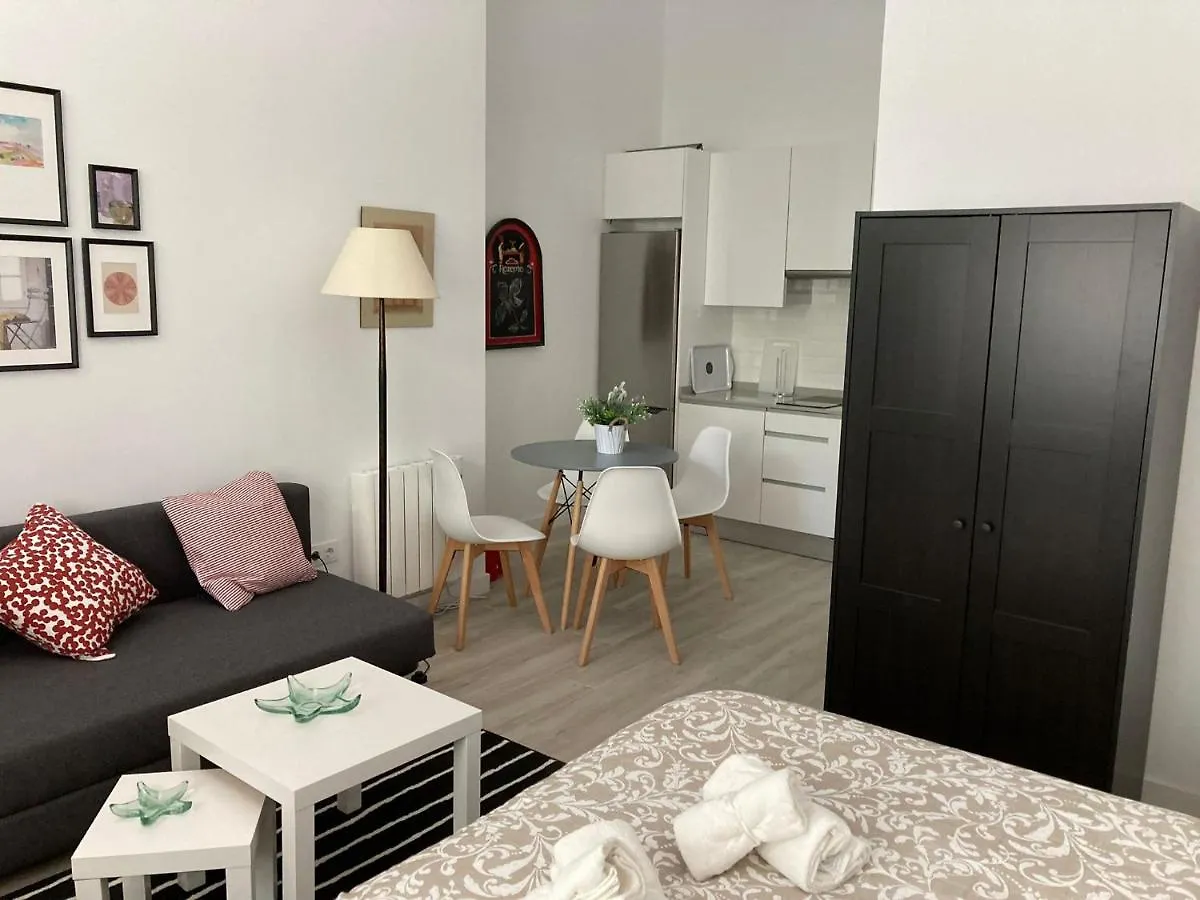 Padre Claret Apartments Spagna